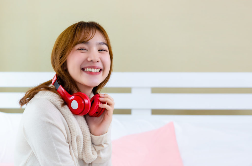 This image has an empty alt attribute; its file name is girl-was-wearing-headphones-nd-enjoying-music-bed-1024x675.jpg