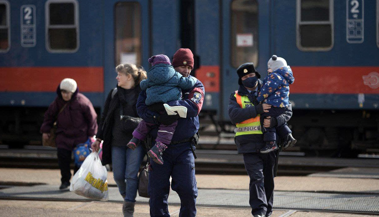Украинцы сбежали. Украинские беженцы. Украинские беженцы фото. Поезд с беженцами. Беженцы в Молдавии.