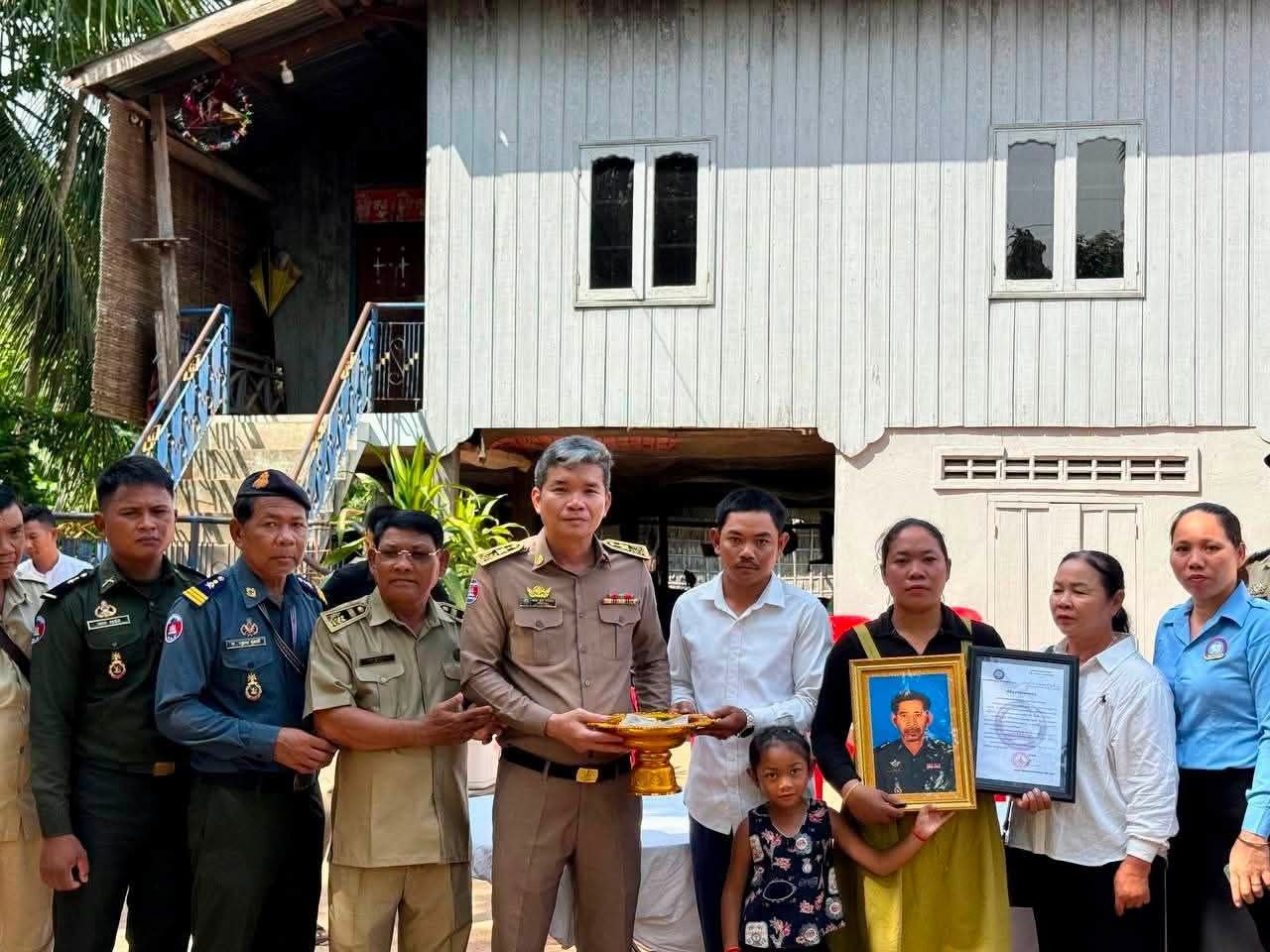 ពិធីប្រគល់ថវិកាបេឡាមរណៈសង្គ្រោះចំនួន ៤គ្រួសារនៅស្រុកពួក