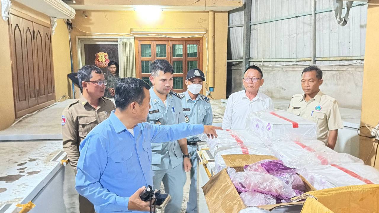 សមត្ថកិច្ចចម្រុះ រកឃើញឃ្លាំង២កន្លែងបន្ថែម នៅរាជធានីភ្នំពេញ ពាក់ព័ន្ធនាំចូលទំនិញខុសច្បាប់ ពីថៃ