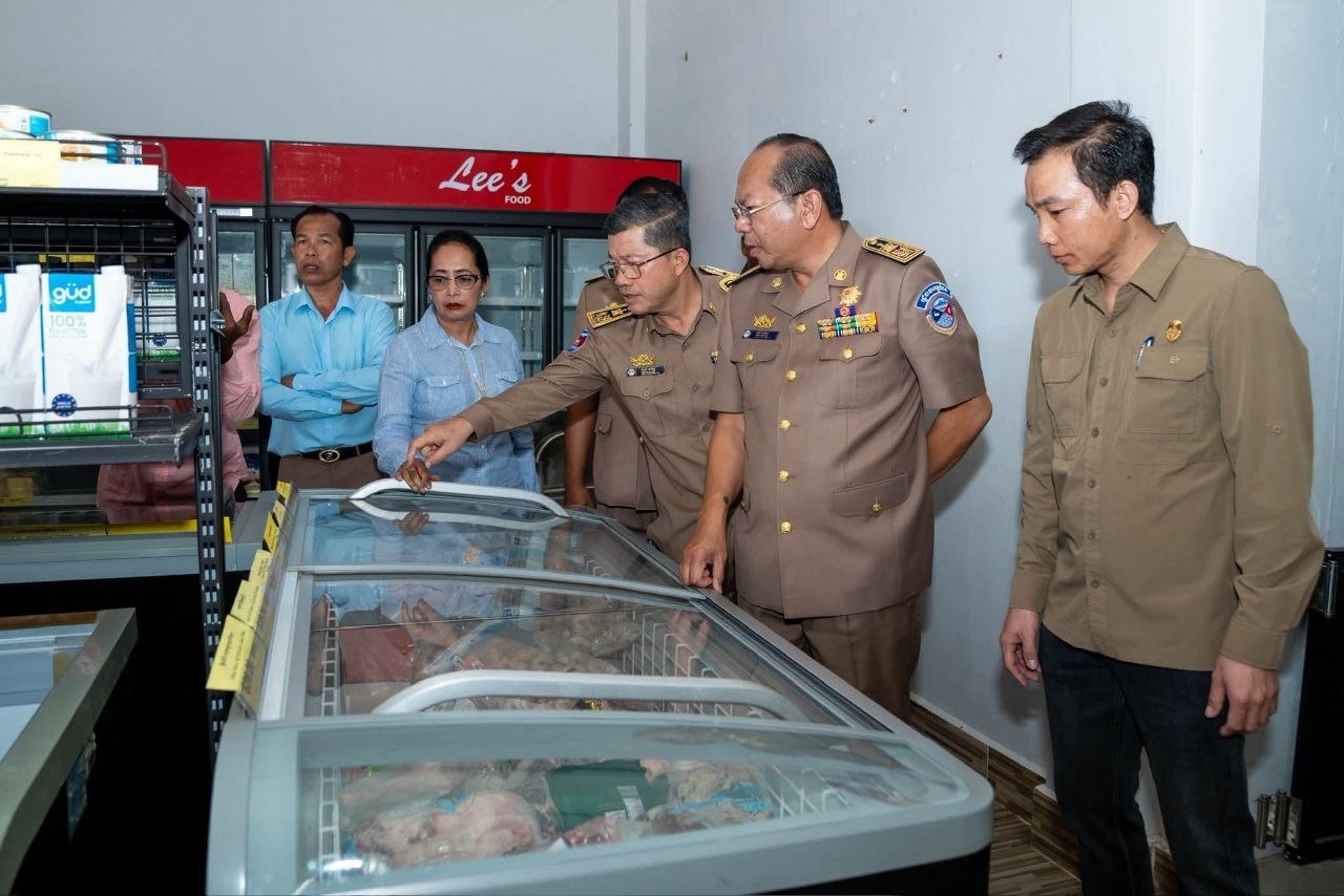 អភិបាលខេត្តកំពត ប្រាប់ទៅកាន់អាជីវករអ្នកនាំទំនិញចូលមកកម្ពុជា ឱ្យប្រើមនសិកាជាតិ ក្នុងការនាំទំនិញចូល