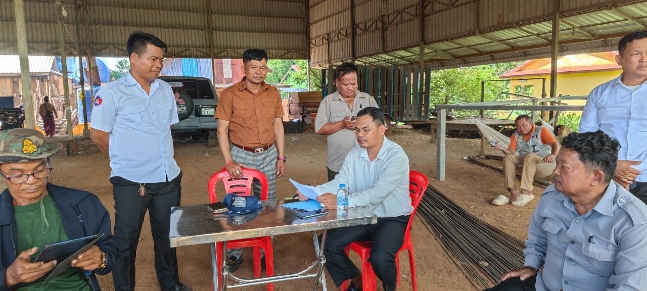 មិនក្រែងច្បាប់ទាល់តែសោះ ប្ដីប្រពន្ធមួយគូនៅស្រុកឆែប ហ៊ានសង់ផ្ទះល្វែងរំលោភដីសាធារណៈ ទាំងអាជ្ញាធរចុះហាមឃាត់