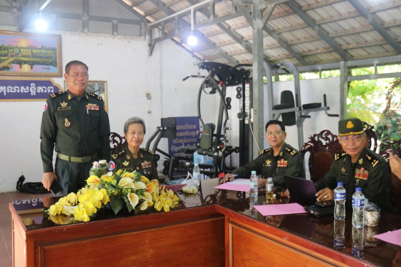 លោកស្រី ឧត្តមសេនីយ៍ឯក តុប សារ៉ន ចុះត្រួតពិនិត្យស្ថានភាពរស់នៅជាក់ស្តែង របស់យោធិន ក្នុងកងពលតូច ដឹកជញ្ជូនលេខ៩៩