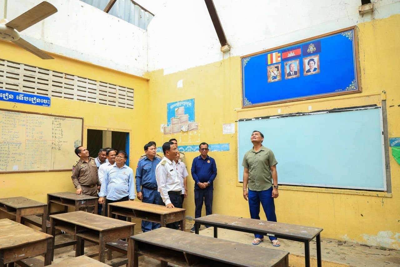 ភ្លៀងមួយមេធំ បំផ្លាញផ្ទះ​៣៥១ខ្នង រោងចក្រ៥កន្លែង បង្គោលភ្លើងមួយដើម សាលារៀន៤ខ្នង រថយន្ត២គ្រឿងនៅក្នុងភូមិសាស្ត្រខេត្តកំពង់ស្ពឺ