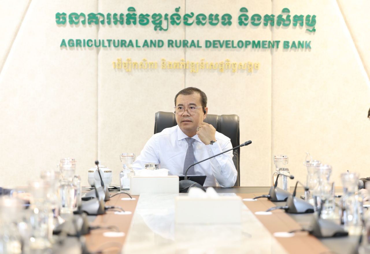 បណ្ឌិត កៅ ថាច អញ្ជើញដឹកនាំកិច្ចប្រជុំពិនិត្យ ពិភាក្សាពីវឌ្ឍនភាពការងារបង្កើតផ្លែតហ្វម ARDB Marketplace