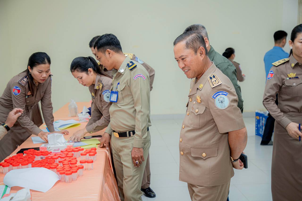 អភិបាលខេត្តតាកែវ ប្រកាសថា មន្ត្រីរូបណា មានសារធាតុញៀនក្នុងខ្លួន នឹងត្រូវលុបឈ្មោះចេញពីក្របខ័ណ្ឌភ្លាមៗ