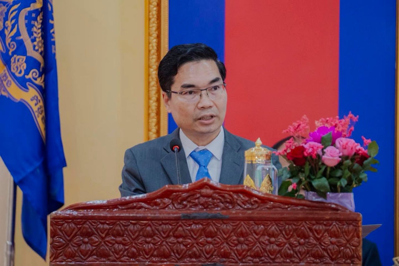 ក្រសួងមហាផ្ទៃ ណែនាំអាជ្ញាធរខេត្តបាត់ដំបង ខិតខំទប់ស្កាត់ និងបង្រ្កាបអំពើជួញដូរមនុស្ស និងការលាងសម្អាតប្រាក់