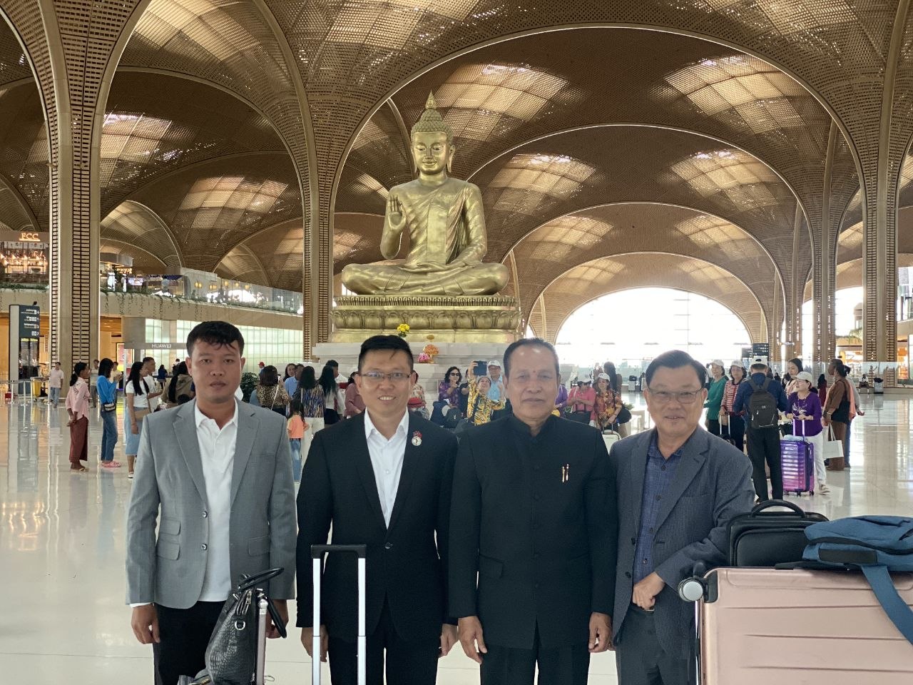 លោក គឹម ពីនន់ ដឹកនាំគណៈប្រតិភូកម្ពុជា ចូលរួមពិធីប្រគល់ពានរង្វាន់វីដេអូខ្លី អាស៊ាន-ចិន លើកទី៥ នៅក្វាងស៊ី