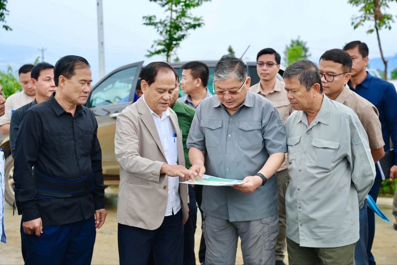 លោក ជួន សុវណ្ណ លោកឌួង អេលីត និង លោកខូយ រីដា ដឹកនាំកិច្ចប្រជុំ រៀបចំសន្តិសុខ និងចុះត្រួតពិនិត្យទីតាំងការពារសុវត្ថិភាព ជូនថ្នាក់ដឹកនាំនិងភរិយា ថ្នាក់ដឹកនាំសម្រាប់កម្មវិធីបោះជំរុំយុវជន កាកបាទក្រហមកម្ពុជា ថ្នាក់ជាតិ និងកម្មវិធីចែកអំណោយ